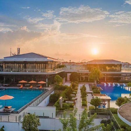 Hotel Oakwood Ha Long Esterno foto